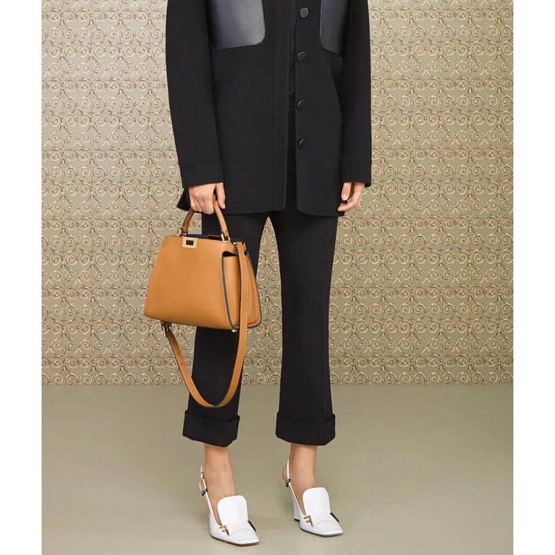 Fendi Peekaboo Iconic Essentially 8BN302