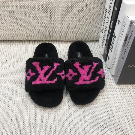 Louis Vuitton Wool slippers density non-slip thick outsole