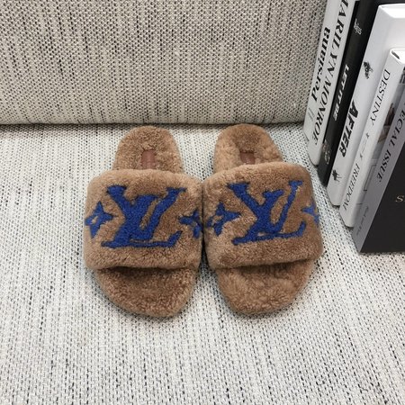Louis Vuitton Wool slippers density non-slip thick outsole