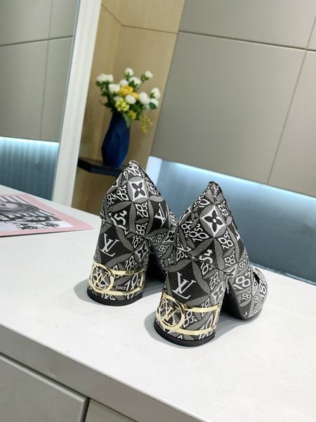 Louis Vuitton Bliss calfskin shoes Monogram lacquered canvas