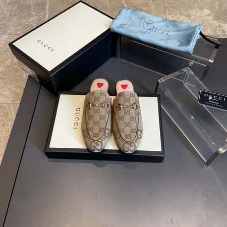 Gucci Christmas commemorative slippers