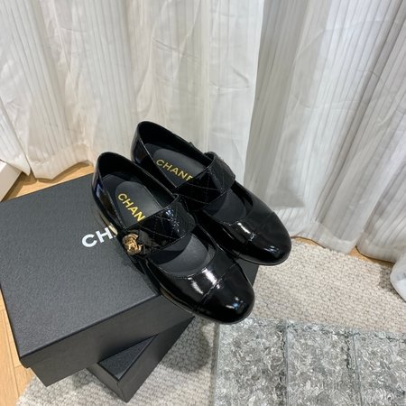 Chanel Retro style small leather shoes