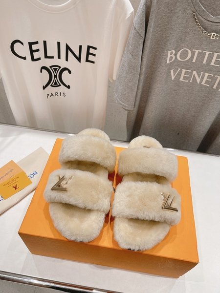 Louis Vuitton Fur integrated flat slippers