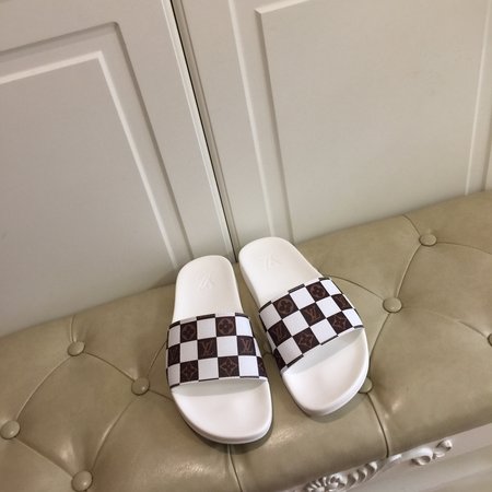Louis Vuitton Couple slippers