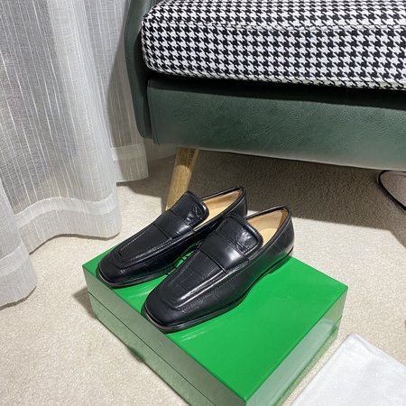 Bottega Veneta Square toe leather shoes