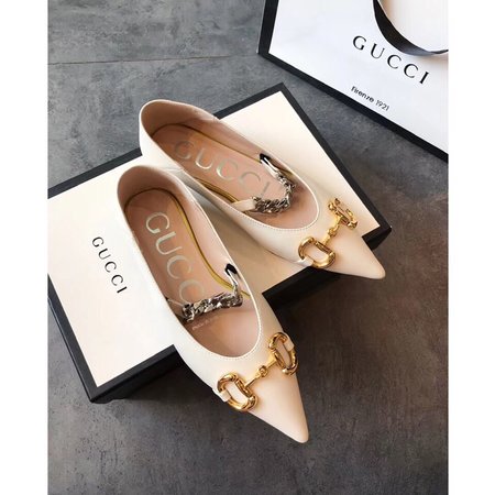 Gucci Logo horseshoe buckle design pointed toe chain flat shoes