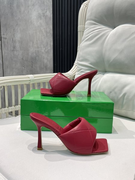 Valentino BV lozenge bread slippers high-grade sheepskin pressed upper design Italian material midsole and cowhide outsole peas outsole 9CM heel heigh