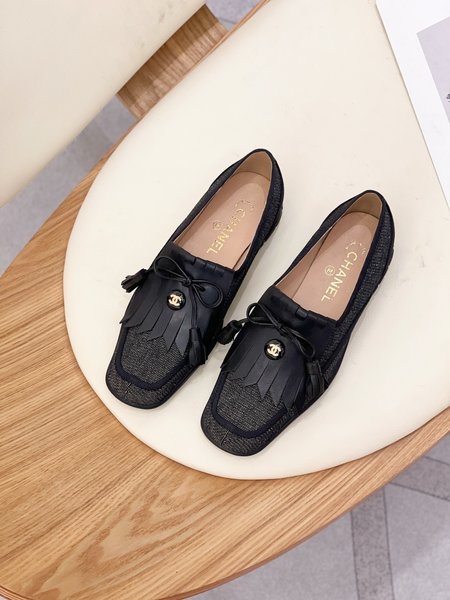 Chanel Classic sneakers