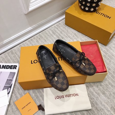 Louis Vuitton Classic casual all-match Monogram loafers