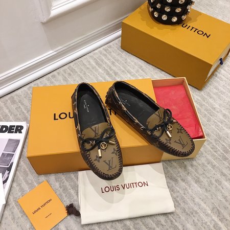 Louis Vuitton Classic casual all-match Monogram loafers
