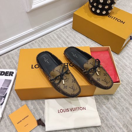 Louis Vuitton Classic casual all-match Monogram loafers
