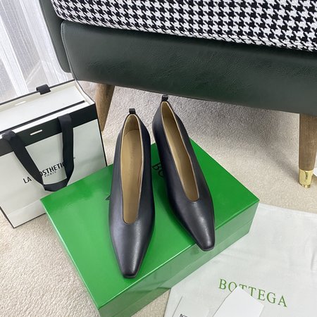 Bottega Veneta Sheepskin classic style