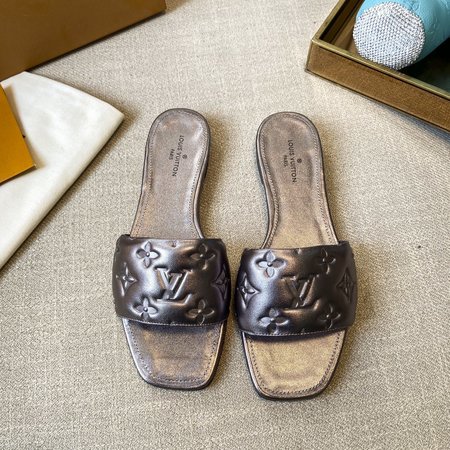 Louis Vuitton Sheepskin flat shoes slippers