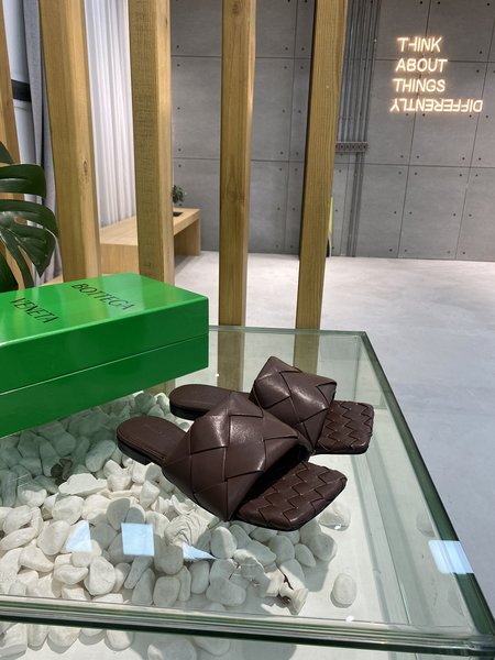 Bottega Veneta Flat woven slippers