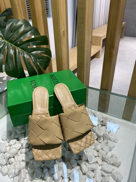 Bottega Veneta Flat woven slippers
