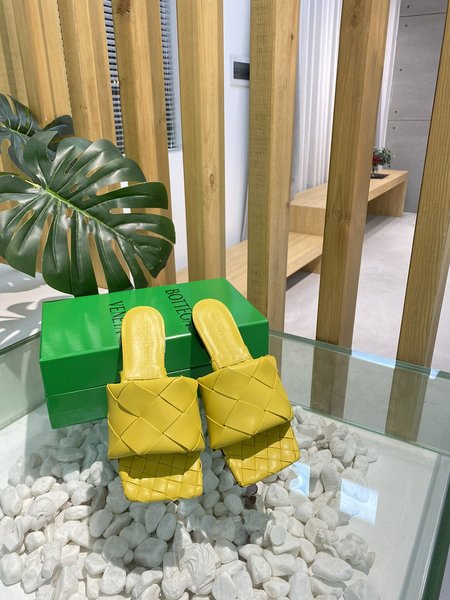 Bottega Veneta Flat woven slippers