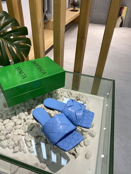 Bottega Veneta Flat woven slippers