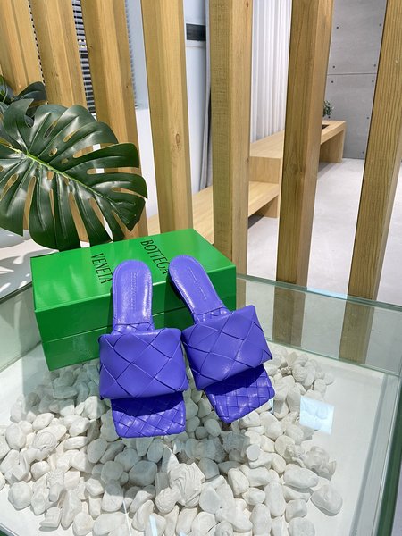 Bottega Veneta Flat woven slippers