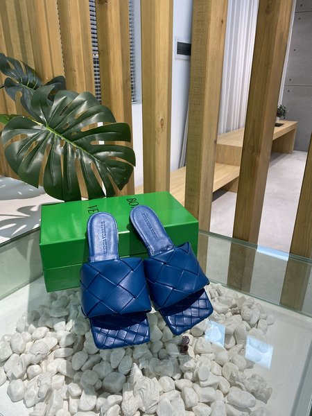 Bottega Veneta Flat woven slippers
