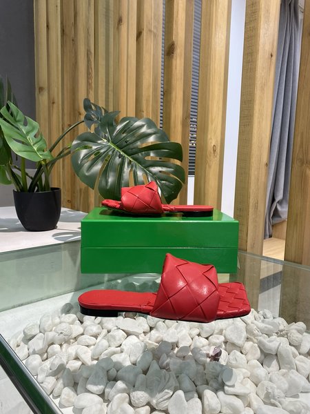 Bottega Veneta Flat woven slippers