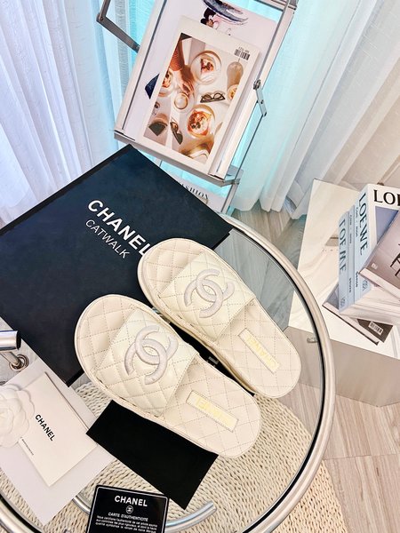 Chanel Lingge CC slippers