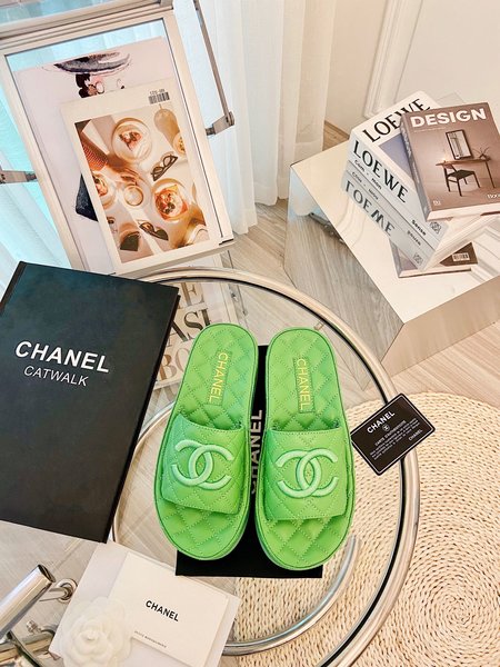 Chanel Lingge CC slippers