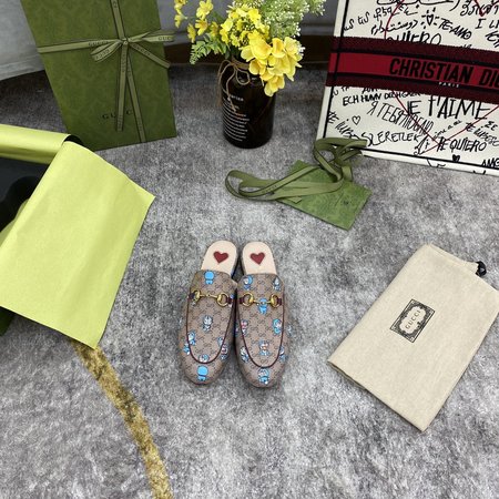 Gucci 3D printed slippers