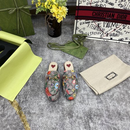 Gucci 3D printed slippers