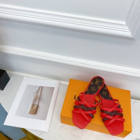 Louis Vuitton Slippers low heel sandals
