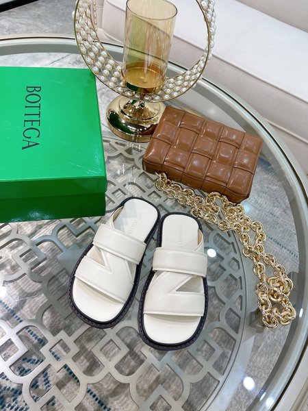 Bottega Veneta Woven slippers embossed cowhide