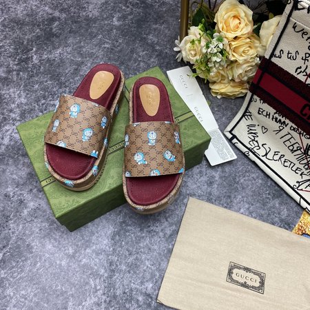 Gucci Embroidered printed platform slippers