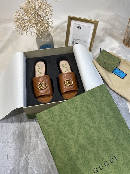 Gucci GG buckle slippers Quilted leather slippers calfskin + canvas lining sheepskin