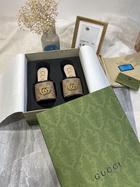 Gucci GG buckle slippers Quilted leather slippers calfskin + canvas lining sheepskin