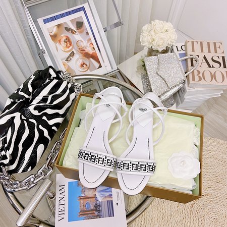 Fendi FF sandals cowhide material sheepskin lining