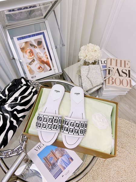 Fendi FF sandals cowhide material sheepskin lining