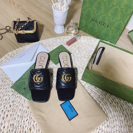 Gucci New slippers classic GG buckle