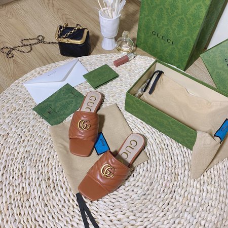 Gucci New slippers classic GG buckle