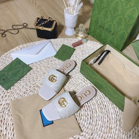 Gucci New slippers classic GG buckle