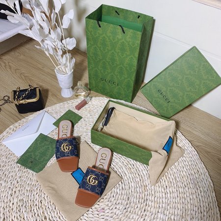 Gucci New slippers classic GG buckle
