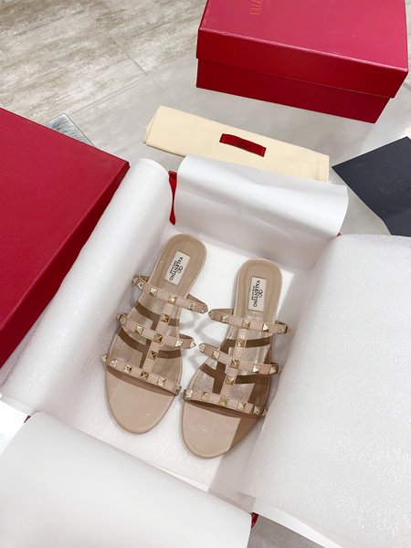 Valentino Hollow design with classic rivet block heel sandals