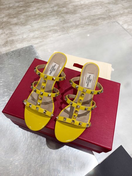 Valentino Hollow design with classic rivet block heel sandals