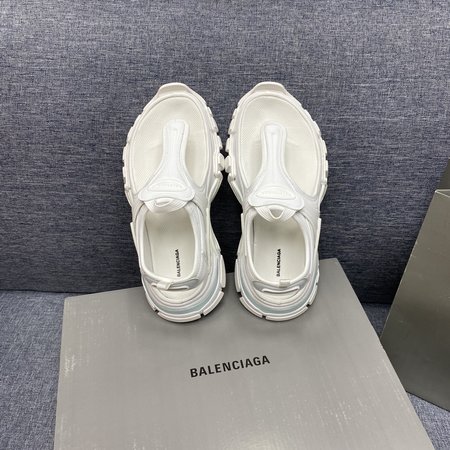 Balenciaga New sandals in black and white
