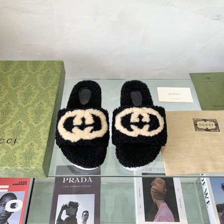 Gucci Furry slippers