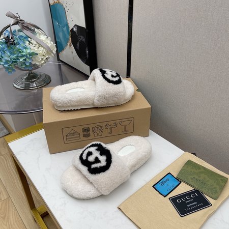 Gucci GG wool slippers embroidered Logo
