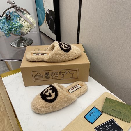 Gucci Lamb wool slippers with GG letters pattern