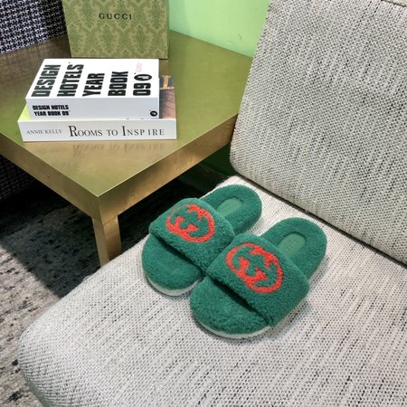 Gucci Furry slippers lamb curls