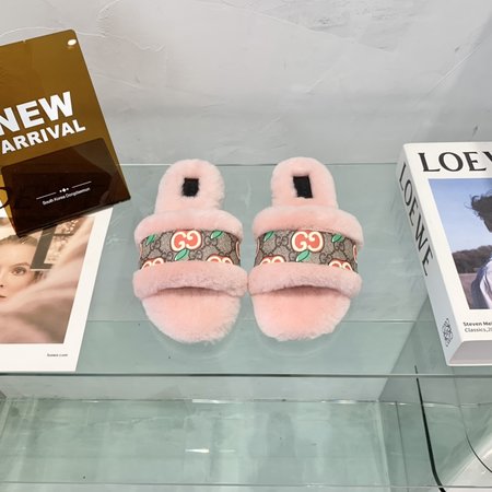 Gucci Furry slippers