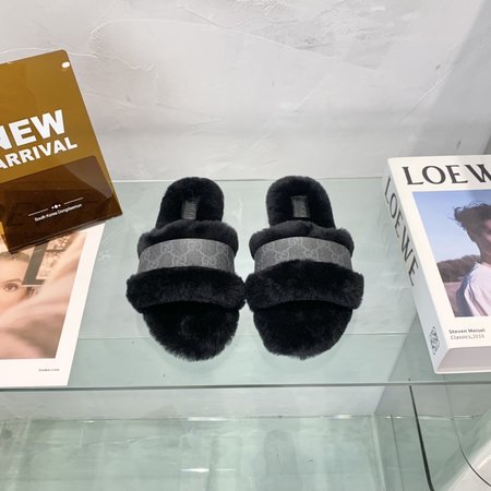 Gucci Furry slippers