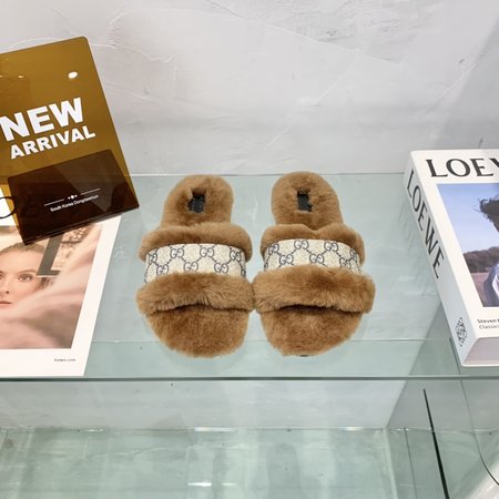 Gucci Furry slippers