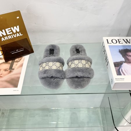 Gucci Furry slippers